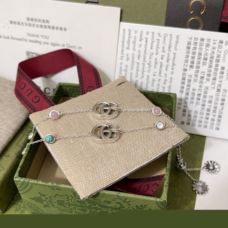 G*u*i bracelets